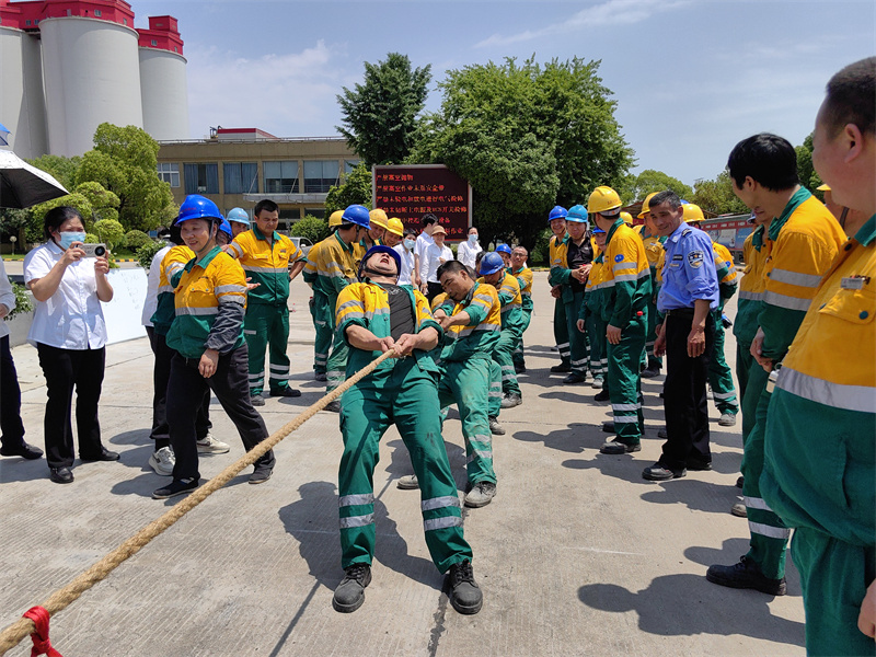 凝绳聚力、拔出精彩——兰溪人生就是搏(中国区)官方网站举办2024年五一节拔河比赛